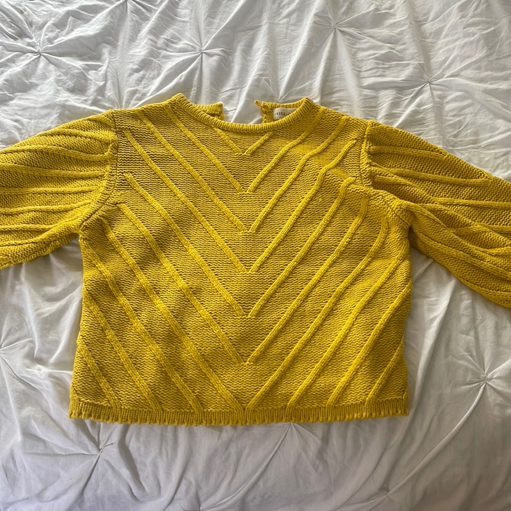 Knitted sweater Size M and only worn once!!!